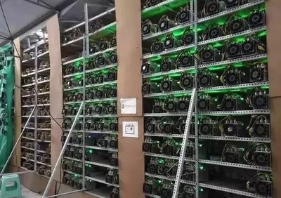 Modern UK mining farm hosting facility in 2025